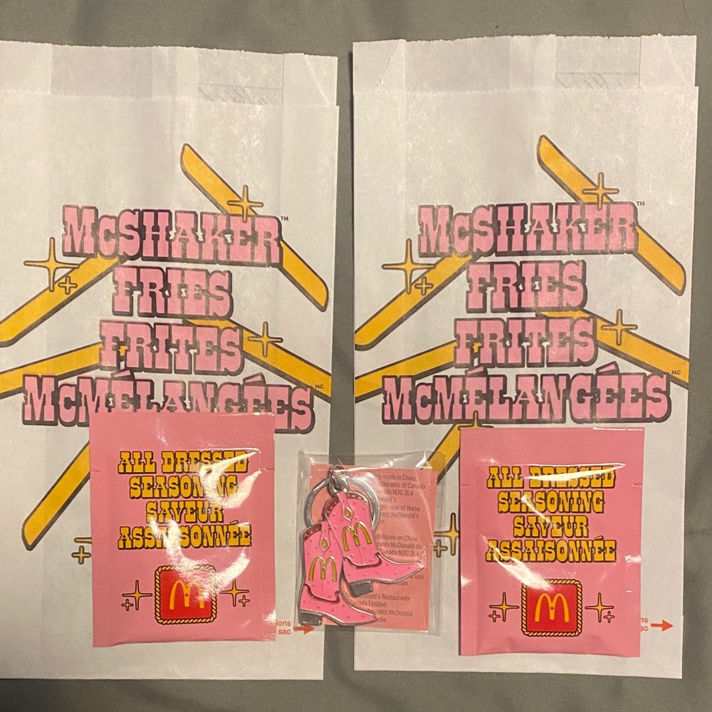 McDonald's Shania Twain Cowboy Boots Pink Keychain with 2 shakers 2 bags 2025